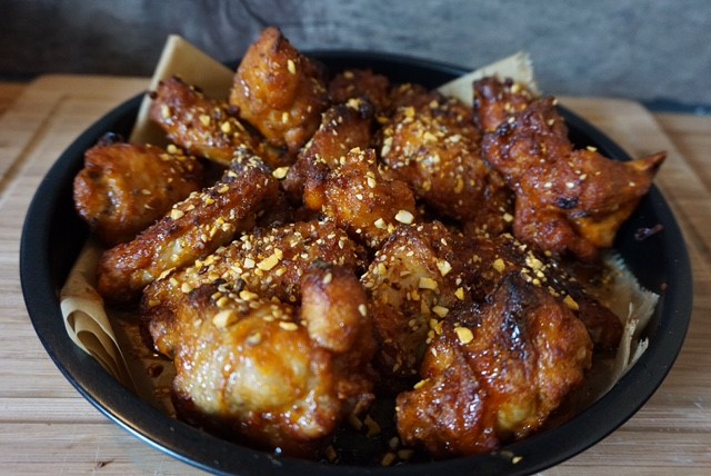 Paprika Chickenwings mit Honig und Nuss aus dem Ofen