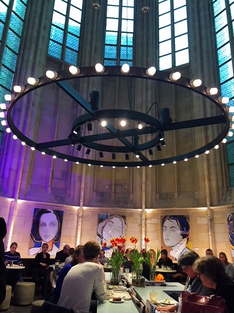 Die schoenste Buchhandlung in Europa l eine Buchhandlung in einer Kirche in Maastricht
