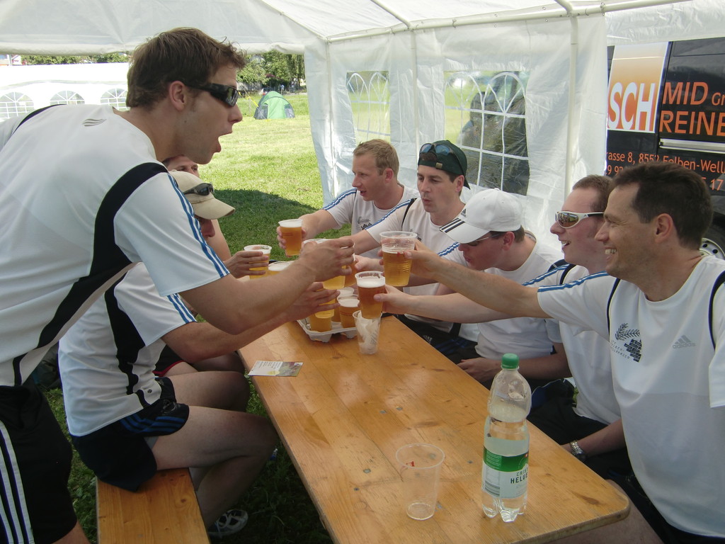 Weltrekordversuch im Bierbecher-Sammeln