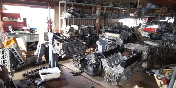 MベンツSLエンジン専門工場シリンダーボーリング等内燃機業務