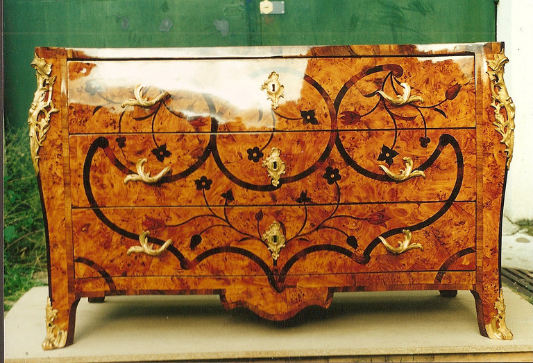 commode 18 ième ronce de fresne palissandre et violette