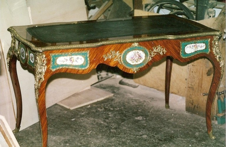 bureau N III bois de rose et porcelaine de Sêvre