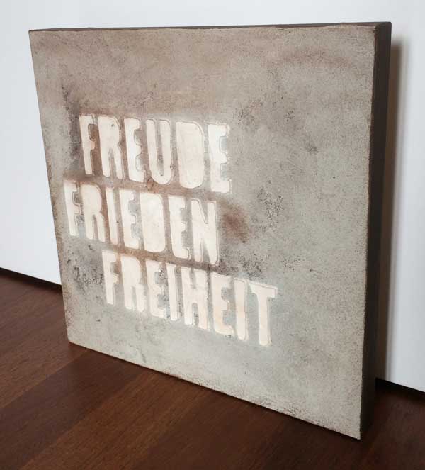 Freude - Frieden - Freiheit ... Holzkörper 30 x 30 cm ... Marmormehl und Strukturpaste
