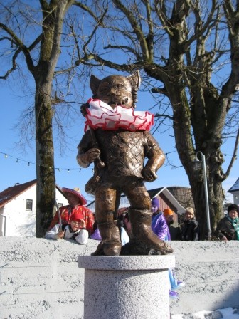 Narrenbrunnen in Arlen künstlerisch gestaltet von Peter Schaumann