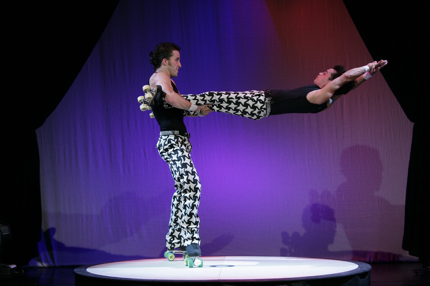The FastFat Company Rollschuhakrobatik Classic & Comedy