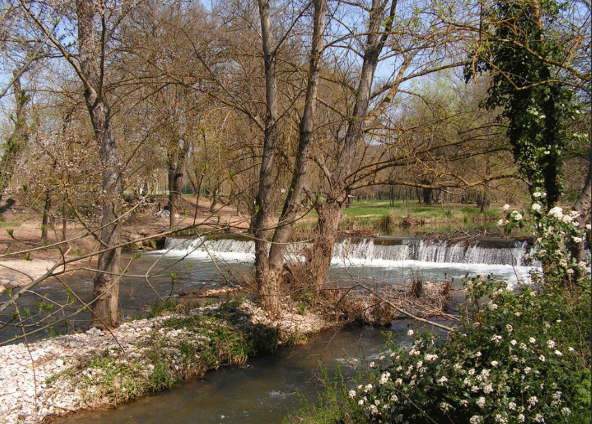 En descendant l'Arc l'ancienne cascade