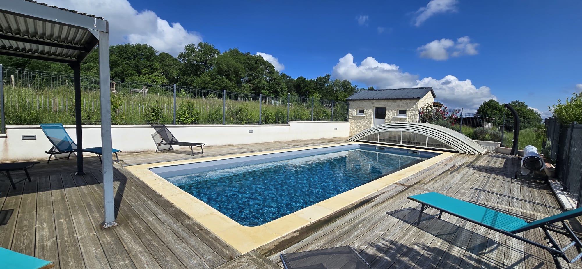 Piscine, douche solaire