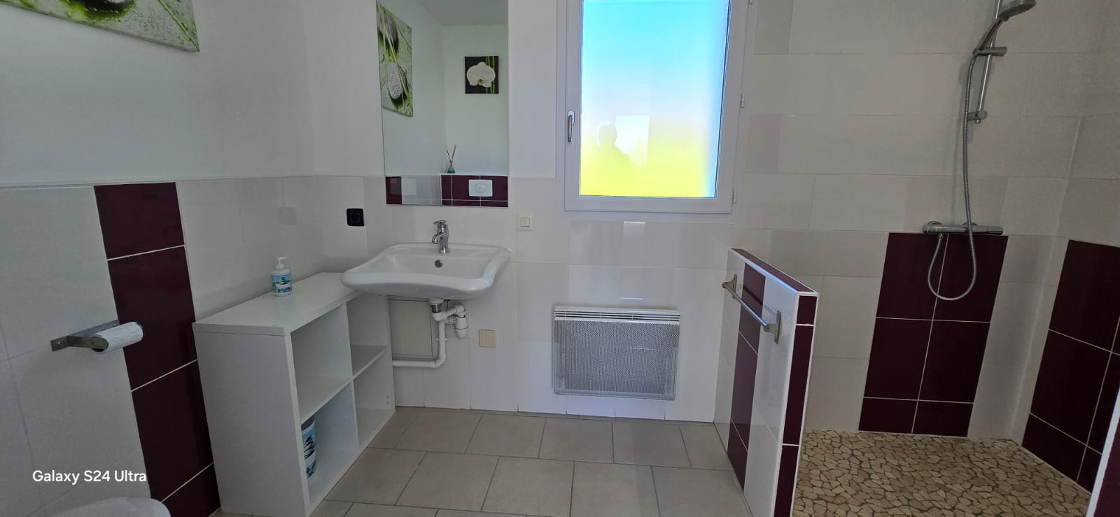 Salle d'eau de la  chambre 2