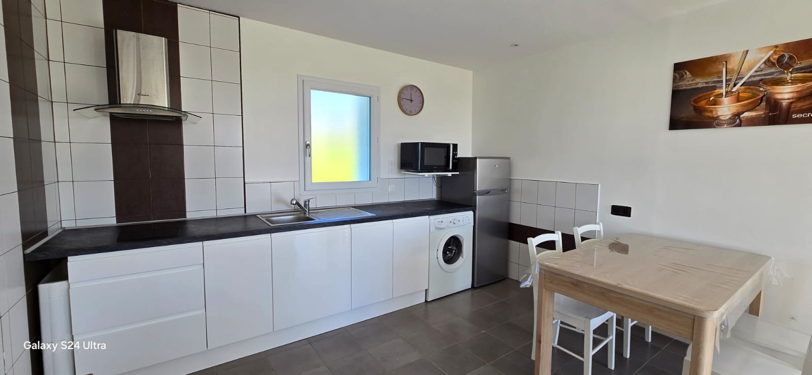 Cuisine ouverte et coin repas
