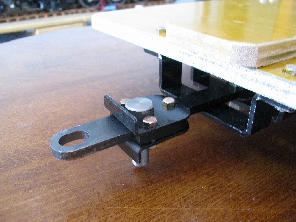 オリジナル連結器・セルフセンタ機構・押時使用の時折曲がり防止機構内蔵