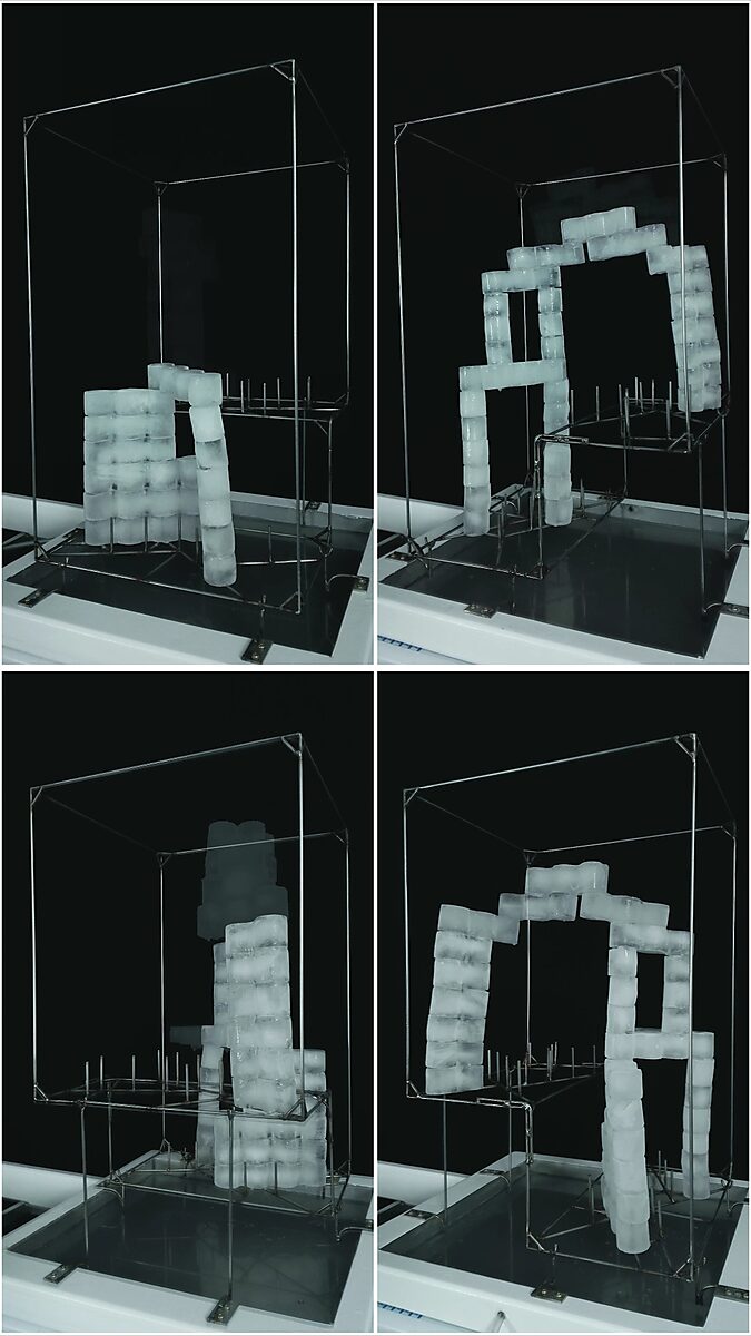 Entropische sculptuur nr. 2 — videostill met vier aanzichten van een ijsstructuur opgebouwd uit blokachtige vormen rond het metalen armatuur.