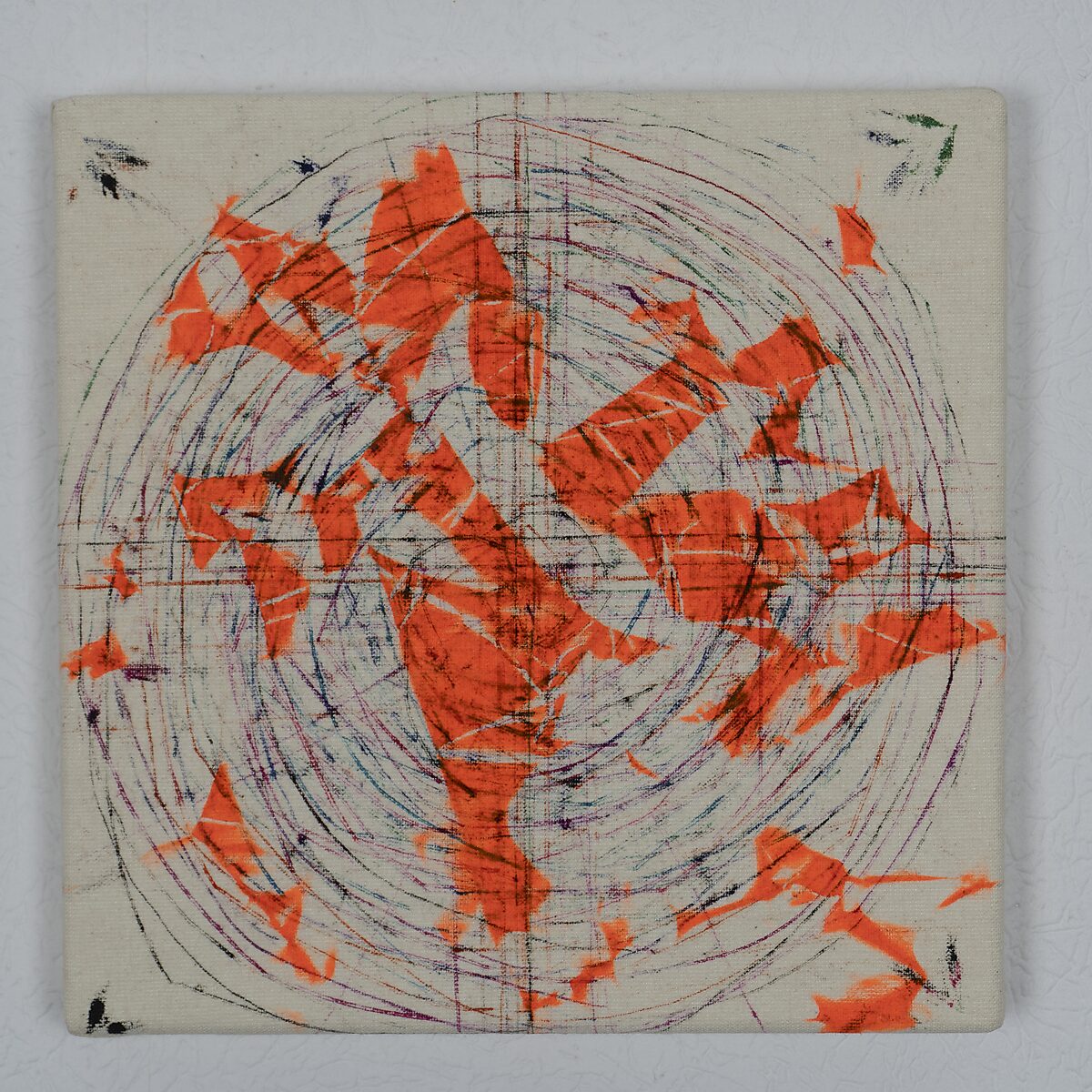 Tekeningen — Resterende inkdoekjes — tekening waarin cirkelvormige lijnsporen rond het midden draaien als een draaibeweging, met verspreide oranje inktafdrukken.