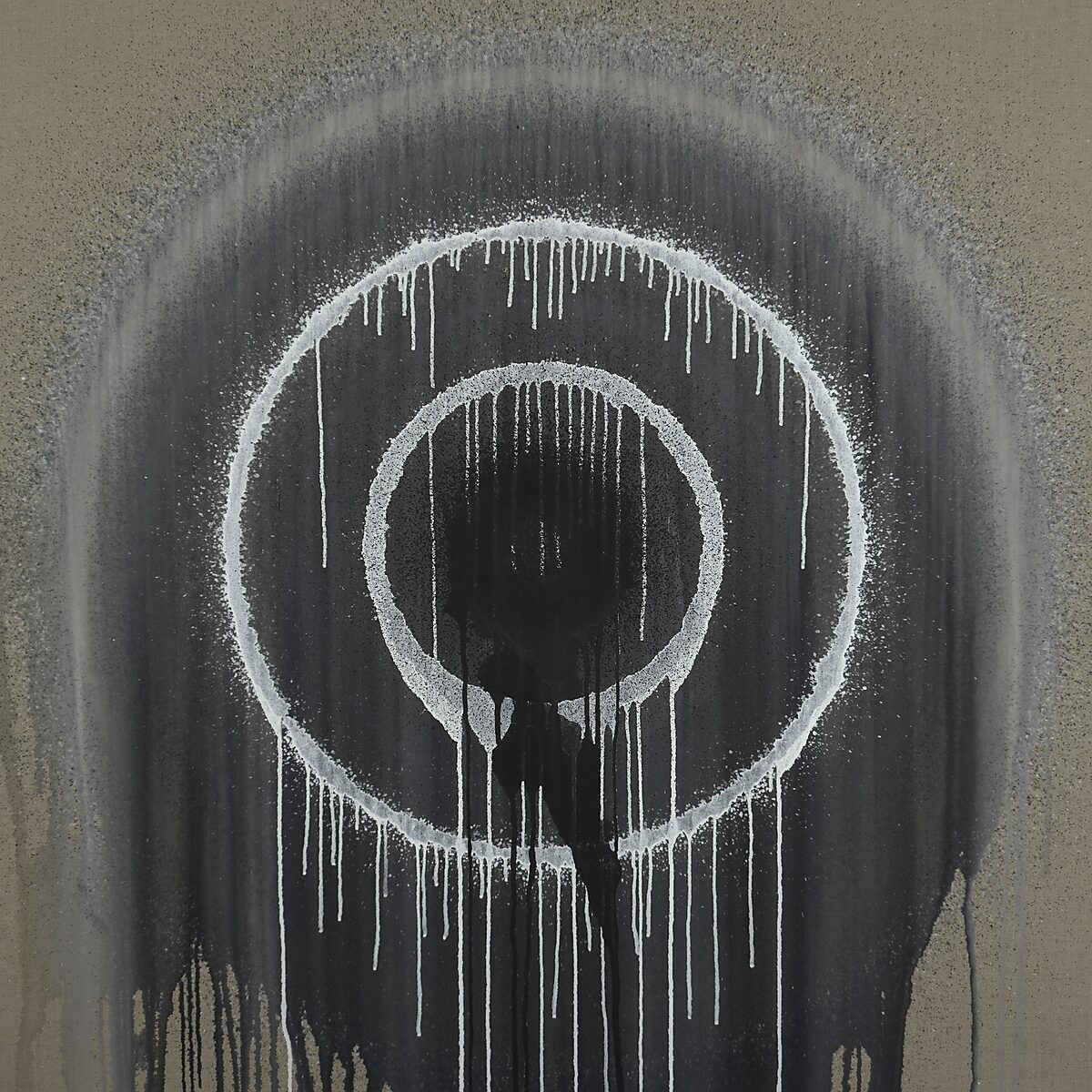 Smeltende doelen nr. 3 — schilderij met zwarte achtergrond en witte concentrische cirkels waaruit verf naar beneden druipt.