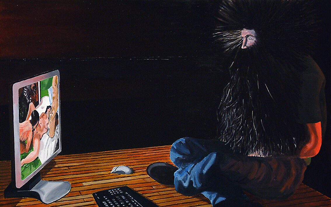 De moderne holbewoners — The modern caveman: porn view — de man zit opnieuw voor het scherm, waarop een expliciete scène wordt weergegeven; het donkere interieur en het geïsoleerde licht van de monitor benadrukken de eenzame confrontatie tussen lichaam en