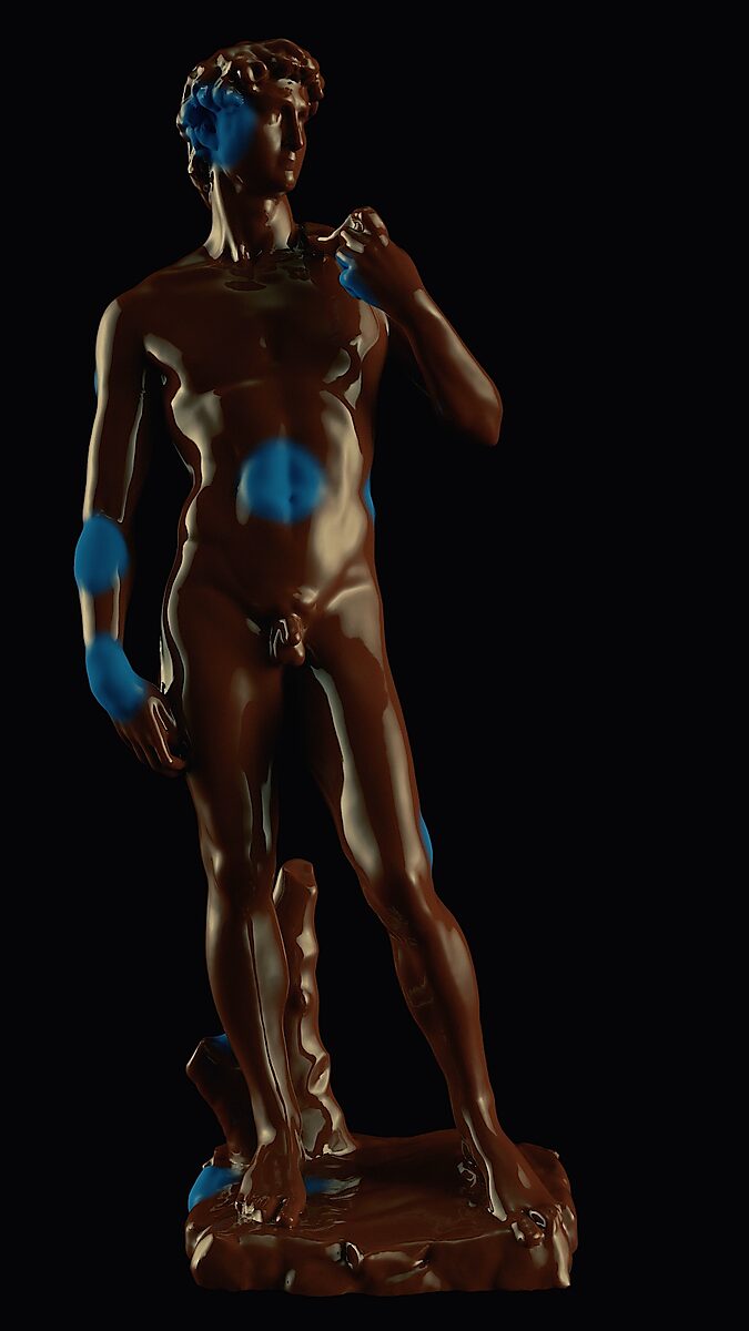 De besmette David — videostill waarin het beeld een gladde bronzen huid krijgt met verspreide blauwe vlekken op het lichaam.