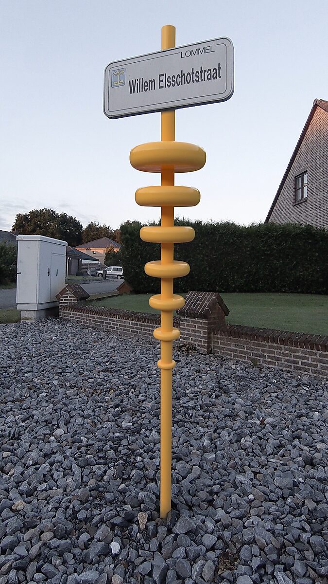 Virtual Transformation — Searching Street Names: video still from a 3D animation; rounded, cheese-like forms appear along the pole, stacking up as a reference to Cheese by Willem Elsschot, beginning to distort the rigid structure.