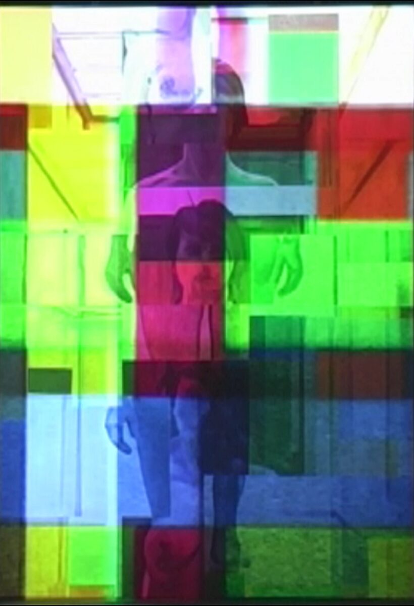 Living Canvas — Nu descendant par un ascenseur — video still where the painted body remains visible while digital colour blocks slide across the image, temporarily covering parts of the figure.