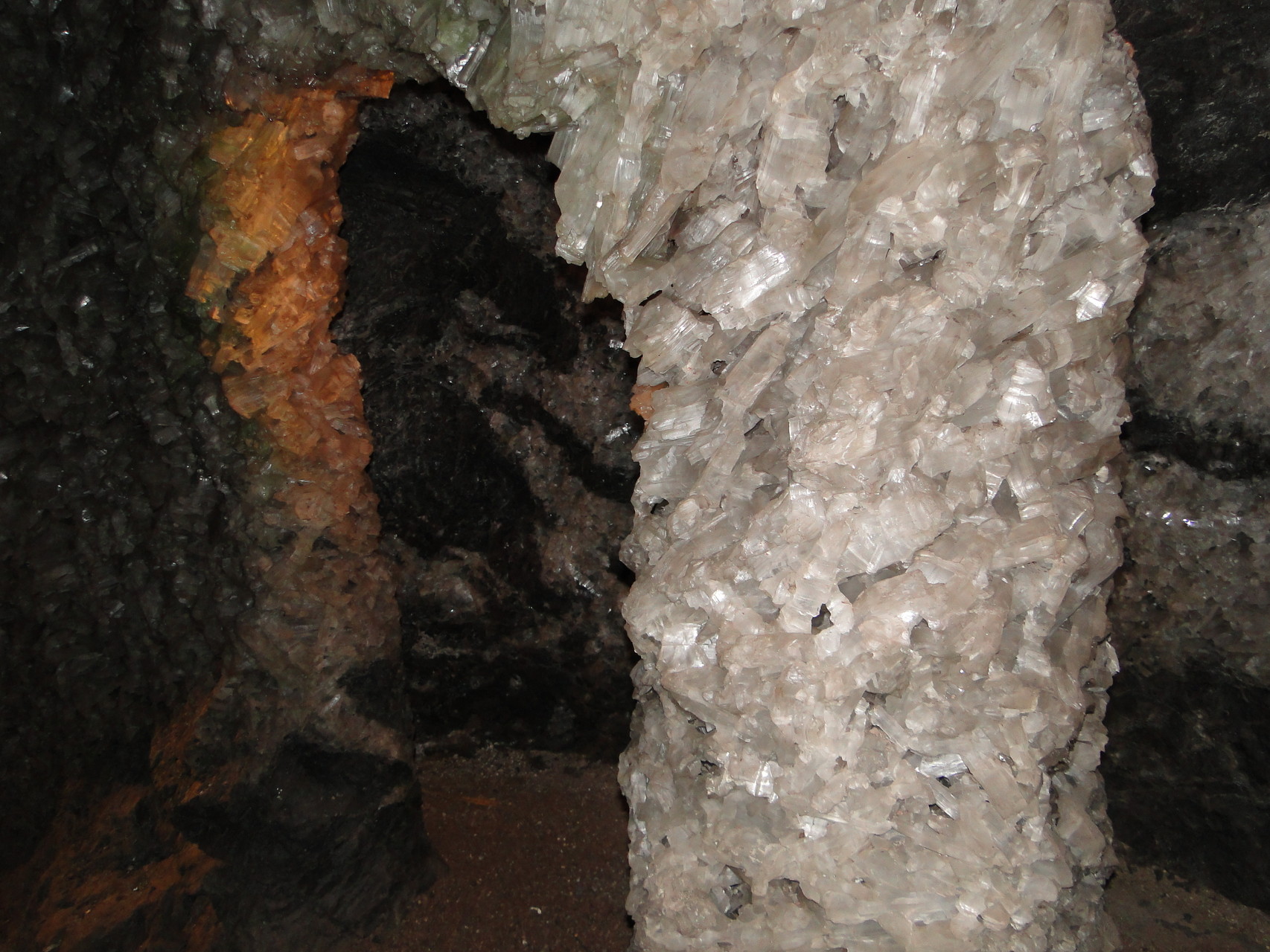 Der Gipskristall, der die Höhle bekannt gemacht hat