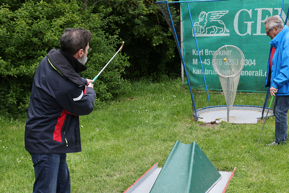 Ein fast perfekter Minigolfnachmittag für die Horner Kameraden