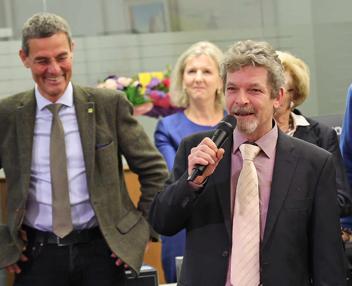 "Multi-Künstler" Savio Verra stellt in der Sparkasse aus