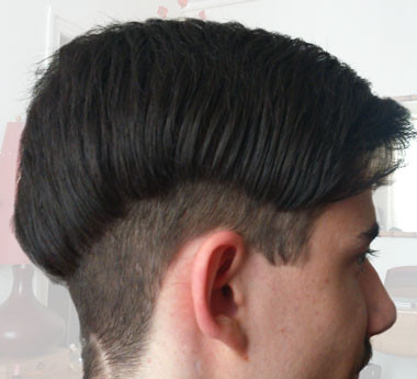 Coupe "branché" adolescent, dessin au rasoir par Véronique Ruelle coiffeuse à domicile sur Paris 12eme