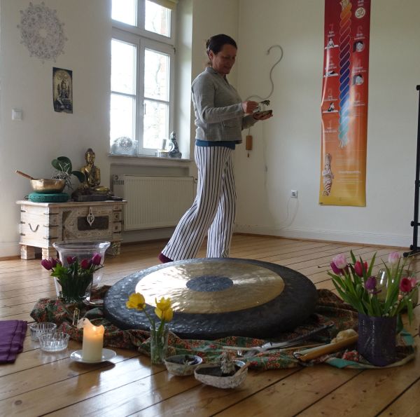 Einweihung des Gongs in das Element Luft durch Michaela