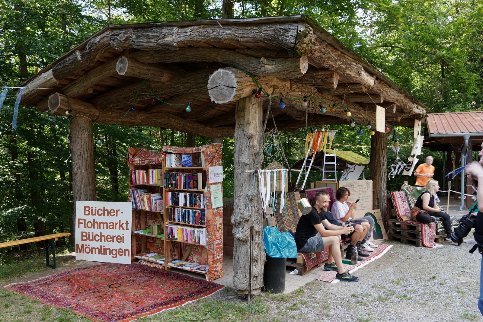 Bücherschrank der Bücherei Mömlingen
