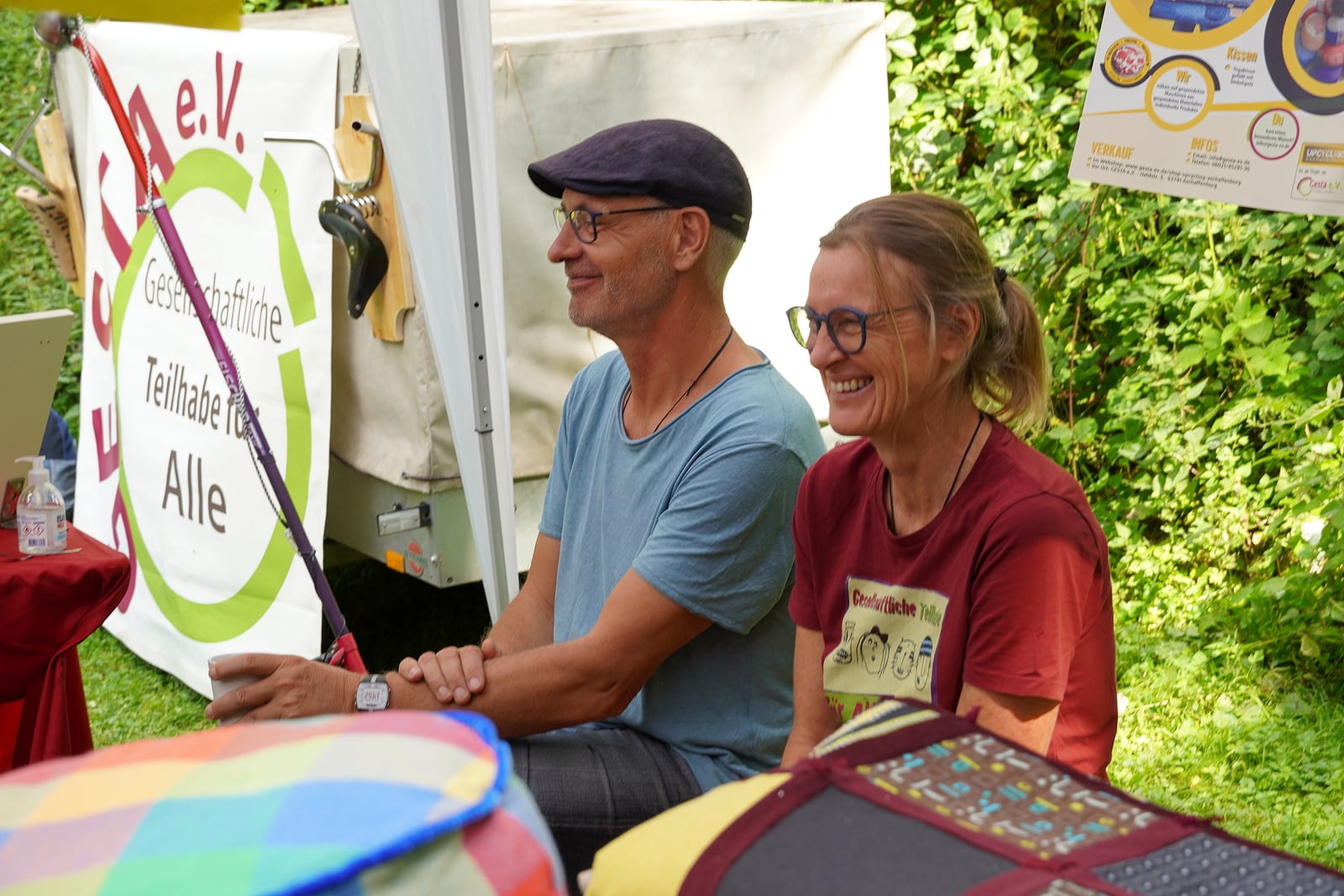 Verkaufs- und Infostand von GESTA e.V.