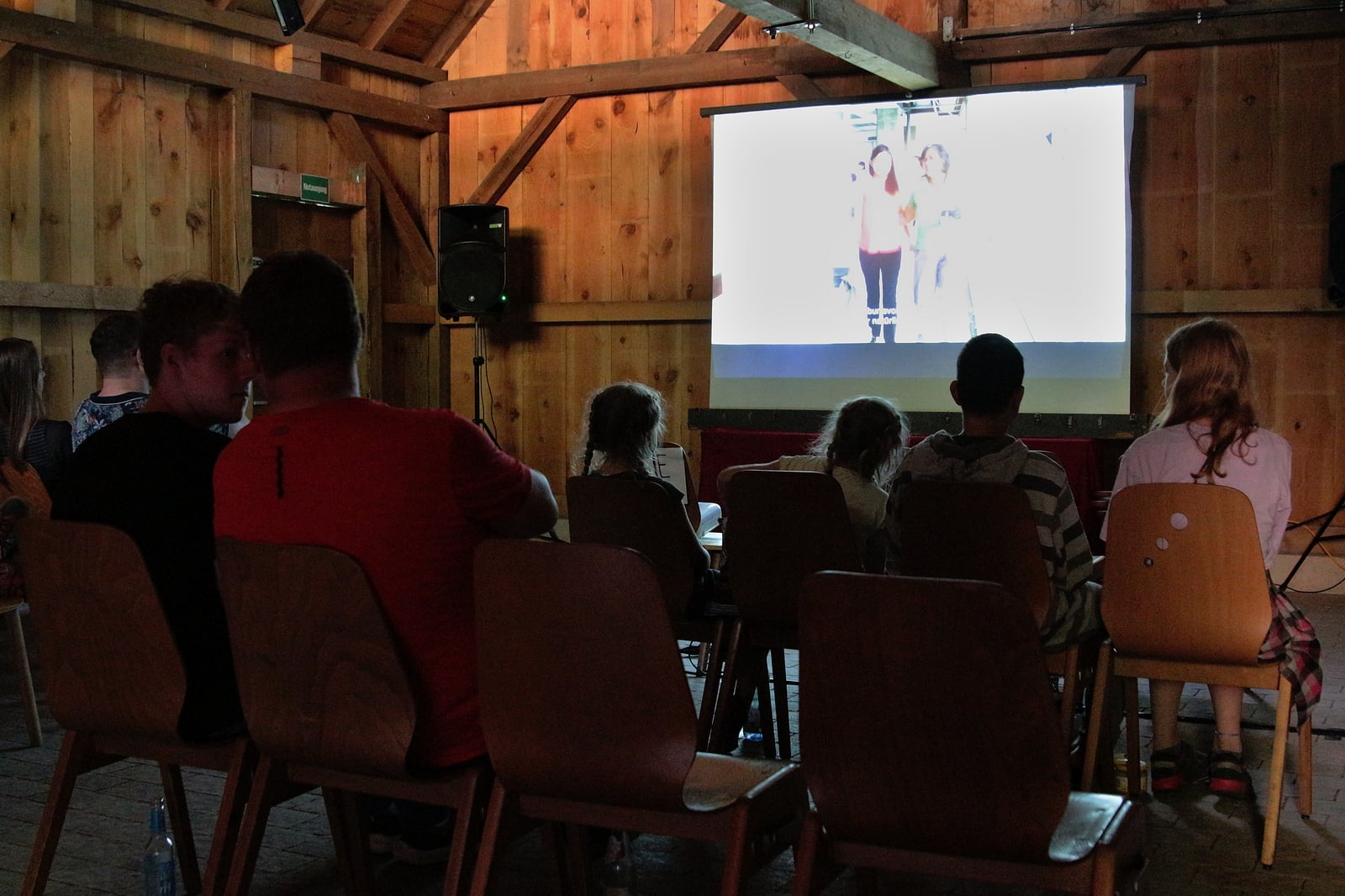 Info-Kino mit dem Dokumentarfilm "Homo Communis"