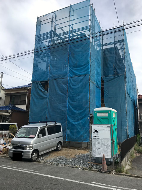 集合住宅　木造アパート　作業車