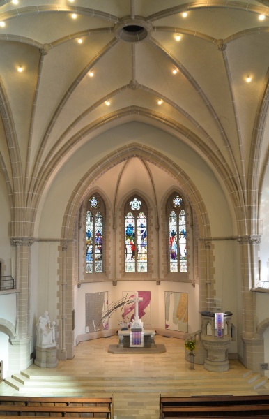 Blick in den Altarraum der Dankeskirche