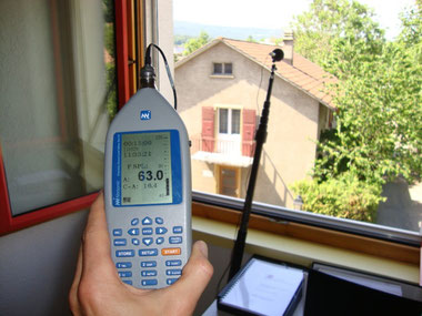 Sonomètre permettant de contrôler les immissions sonores produites par le forage géothermique de Haute-Sorne.