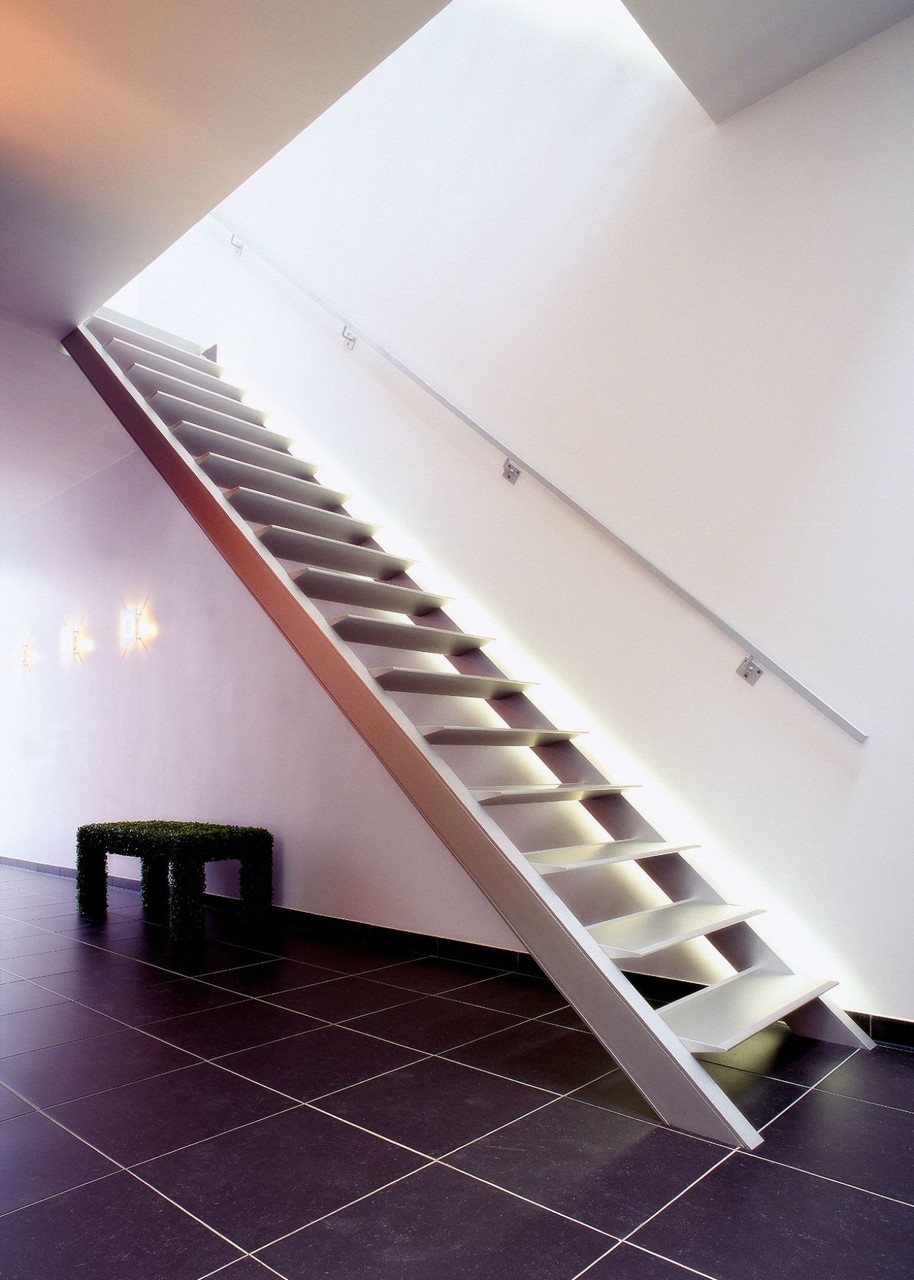 Verlichte moderne trap van graah trap met led verlichting