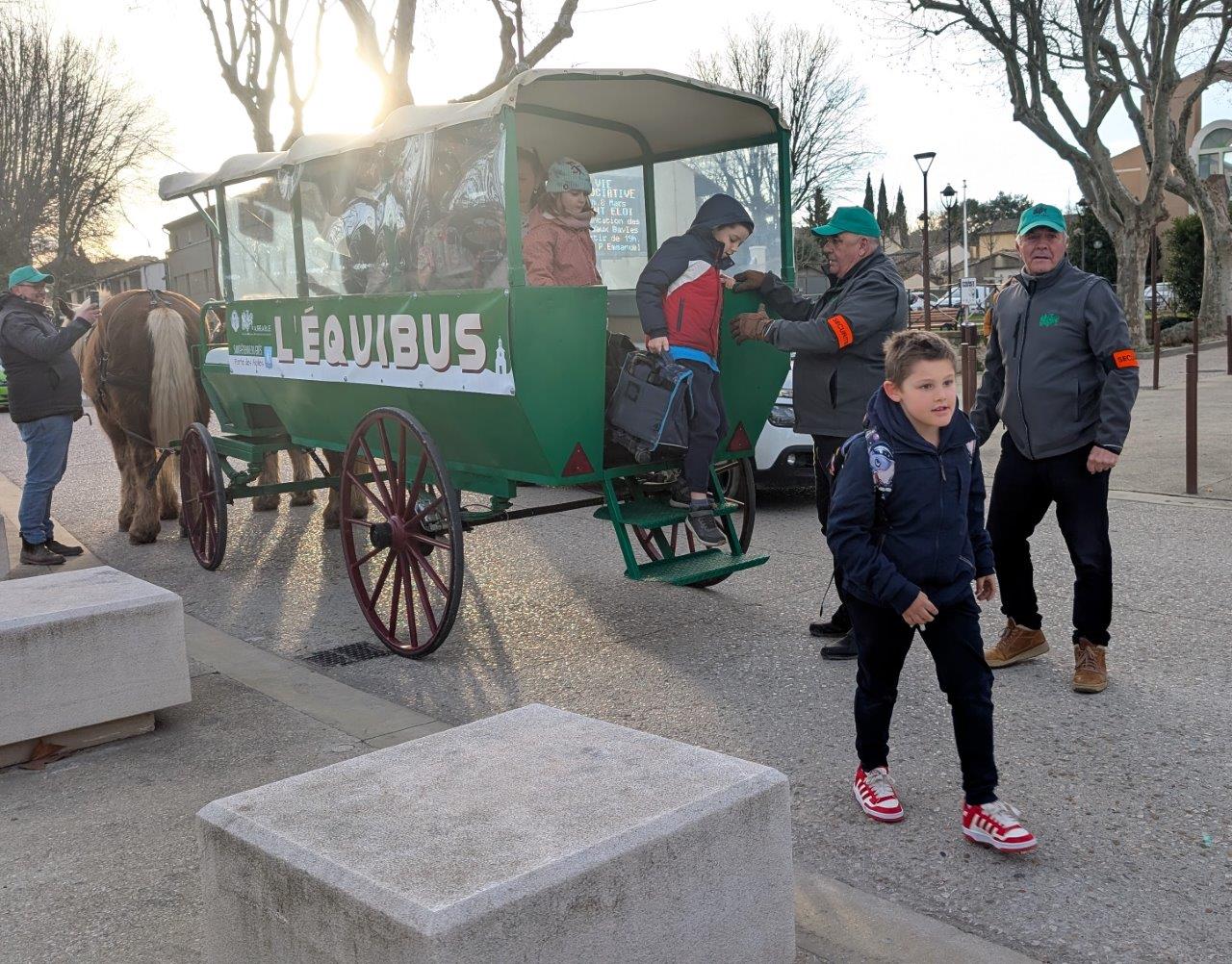 L’équibus, ramassage scolaire écologique, est de retour à Saint-Étienne du Grès