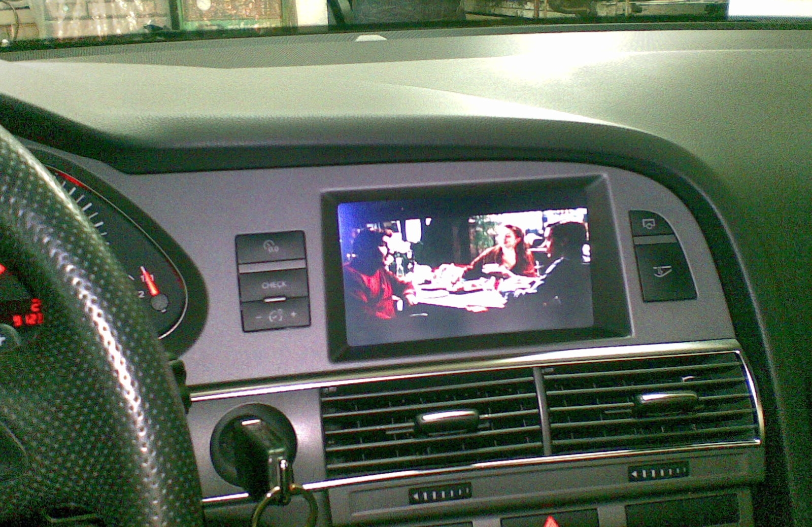 AUDI Q3 CAR TABLET ANDROID E RETROCAMERA - Centro Impact Car Audio, Hertz a Nocera  Inferiore