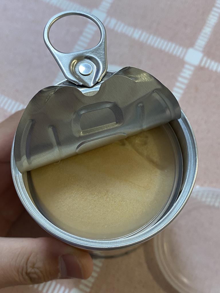 蓋を開けると、もなか種が現れます。