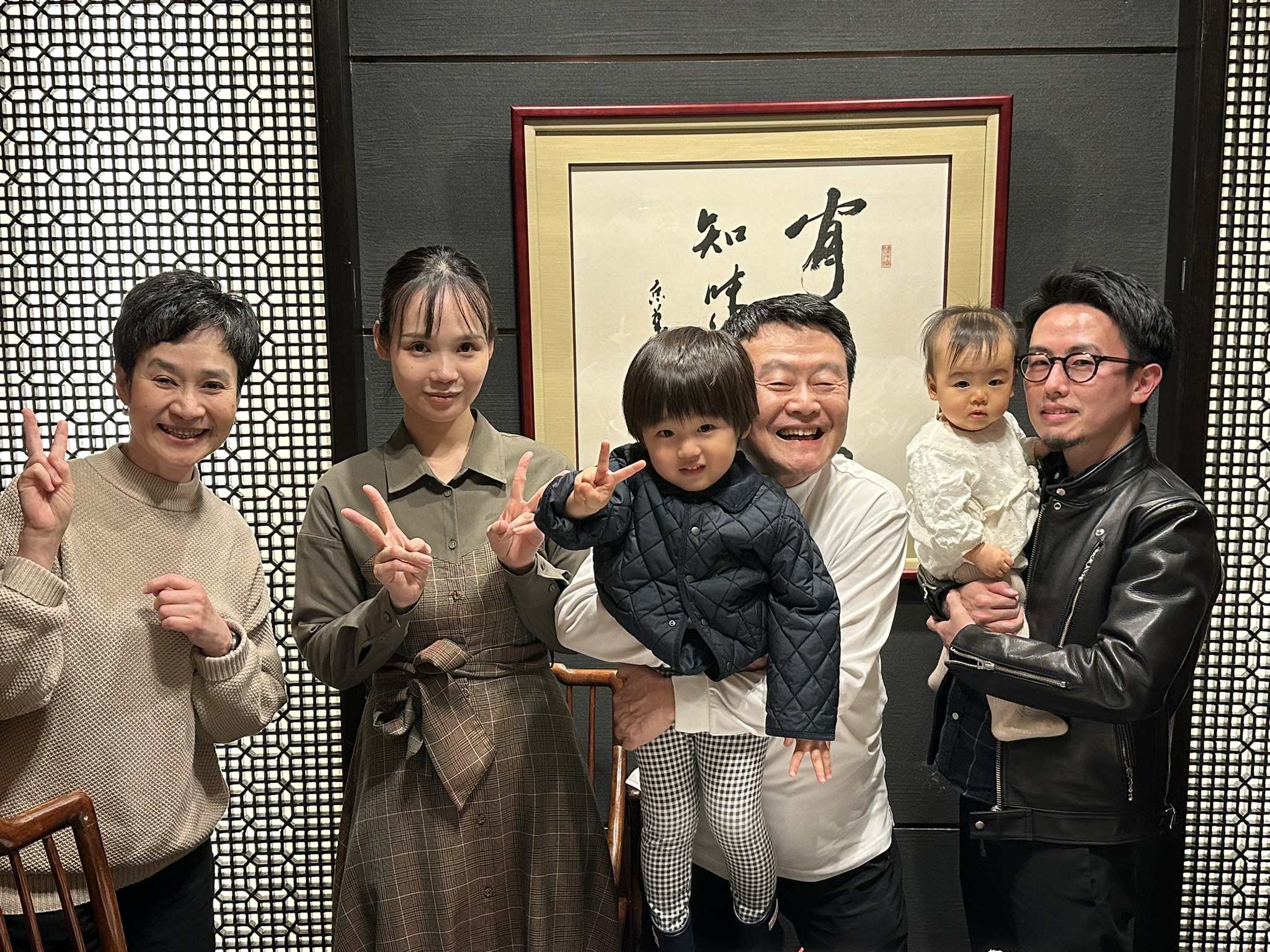 美術鑑賞の後は孫達と会食しました。