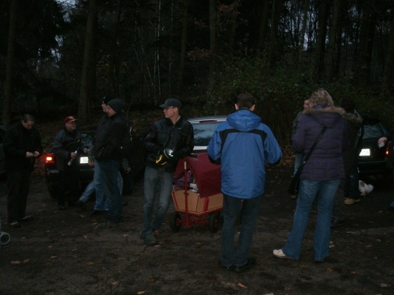 Treffpunkt war am 4.12.2011 der Parkplatz 'Krause Buche'