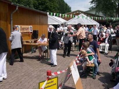 Egon Schildmann ist aufgerufen. Auch er greift die Kaiserwürde an