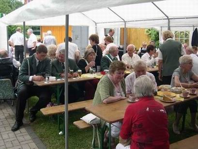 Der Biergarten ist frisch herausgeputzt und......