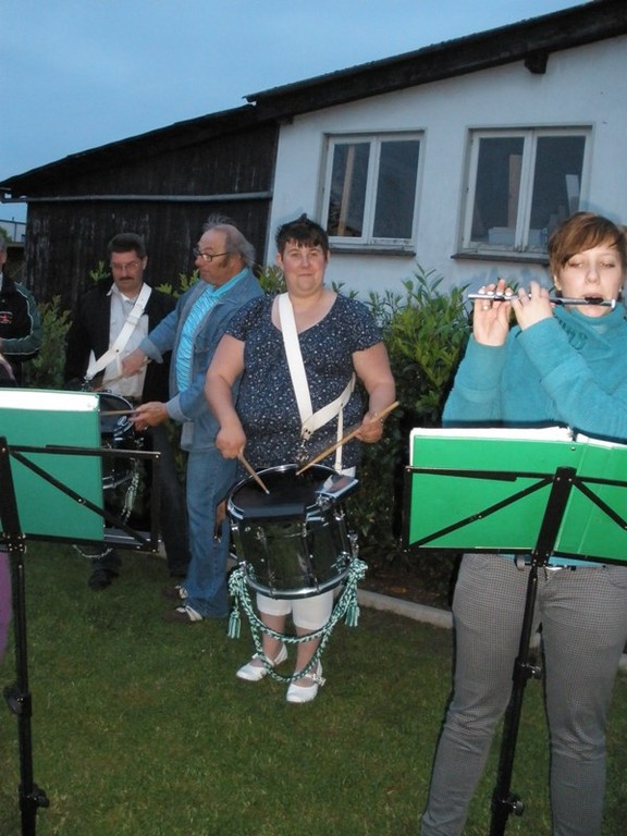 ... Ina trommelt. Was für ein schöner Abend! Vielen Dank den Gastgebern !!!