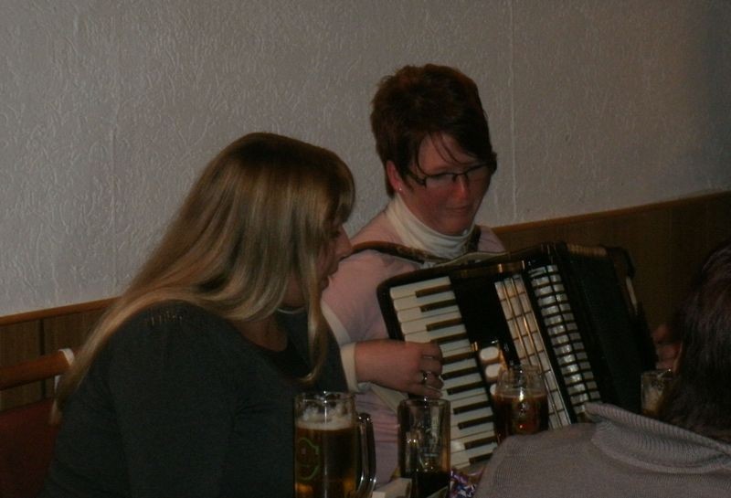 Janine singt zu Anja's Musik