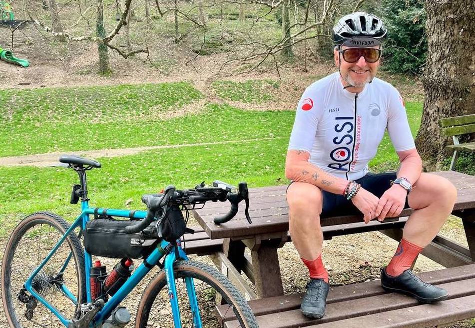 400 km non stop: Gianluca Santacatterina pedala per la sanità veneta