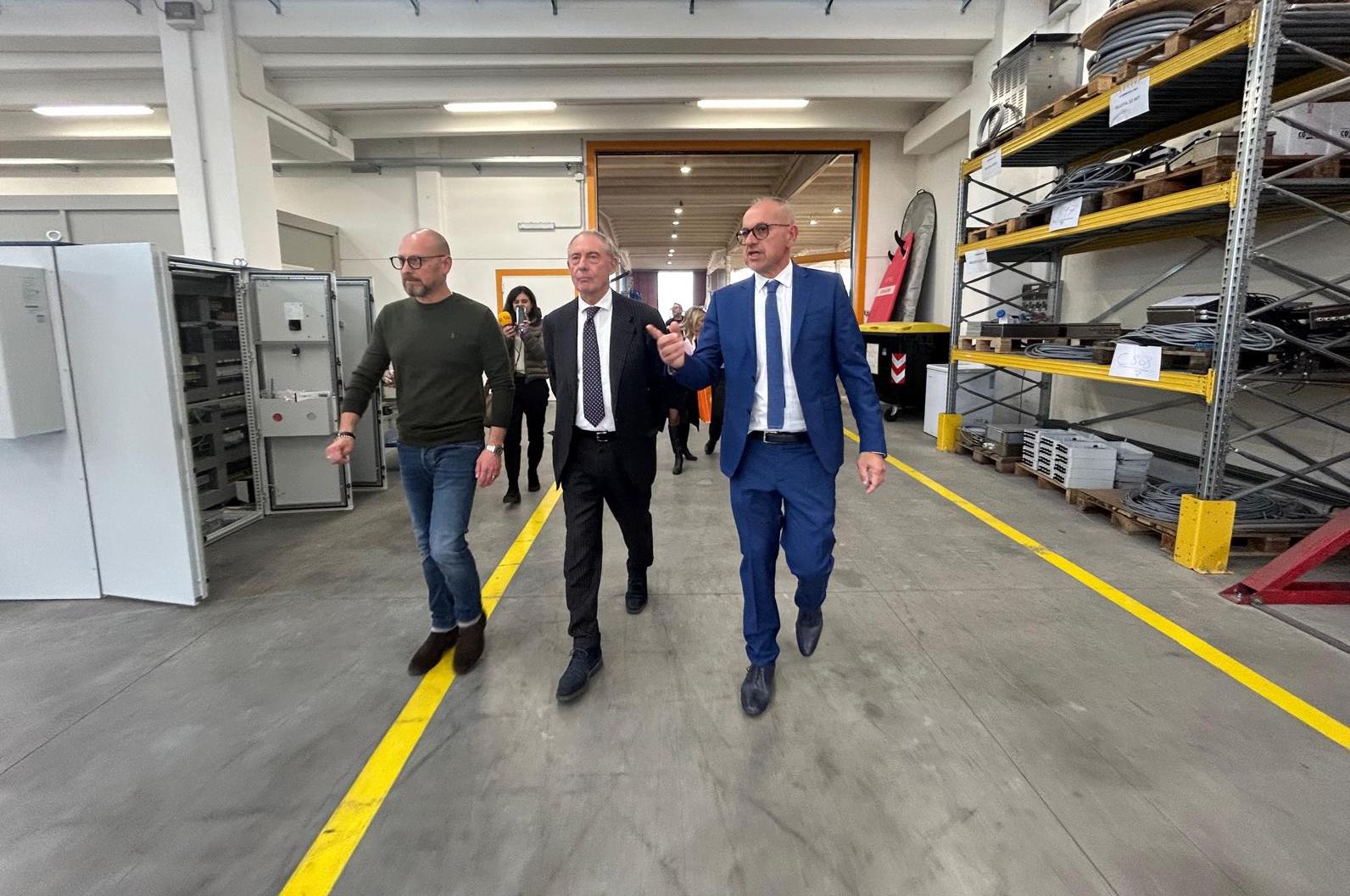 Giostra, Urso visita Distretto: tappe in azienda e museo: “Eccellenza del Made in Italy”