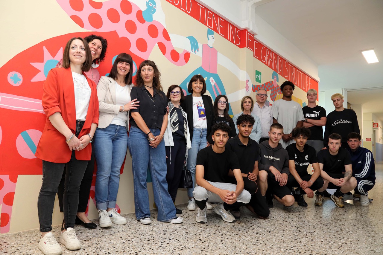 “L’officina dei colori”: un murale collettivo all’IPIA “G. MARCHESINI” di Rovigo per promuovere multiculturalità e inclusione.