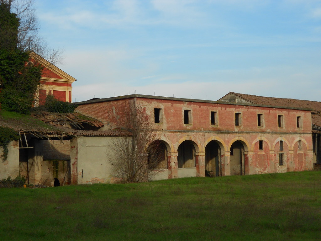 Beverare, la storica ex Corte Carrari va all'asta