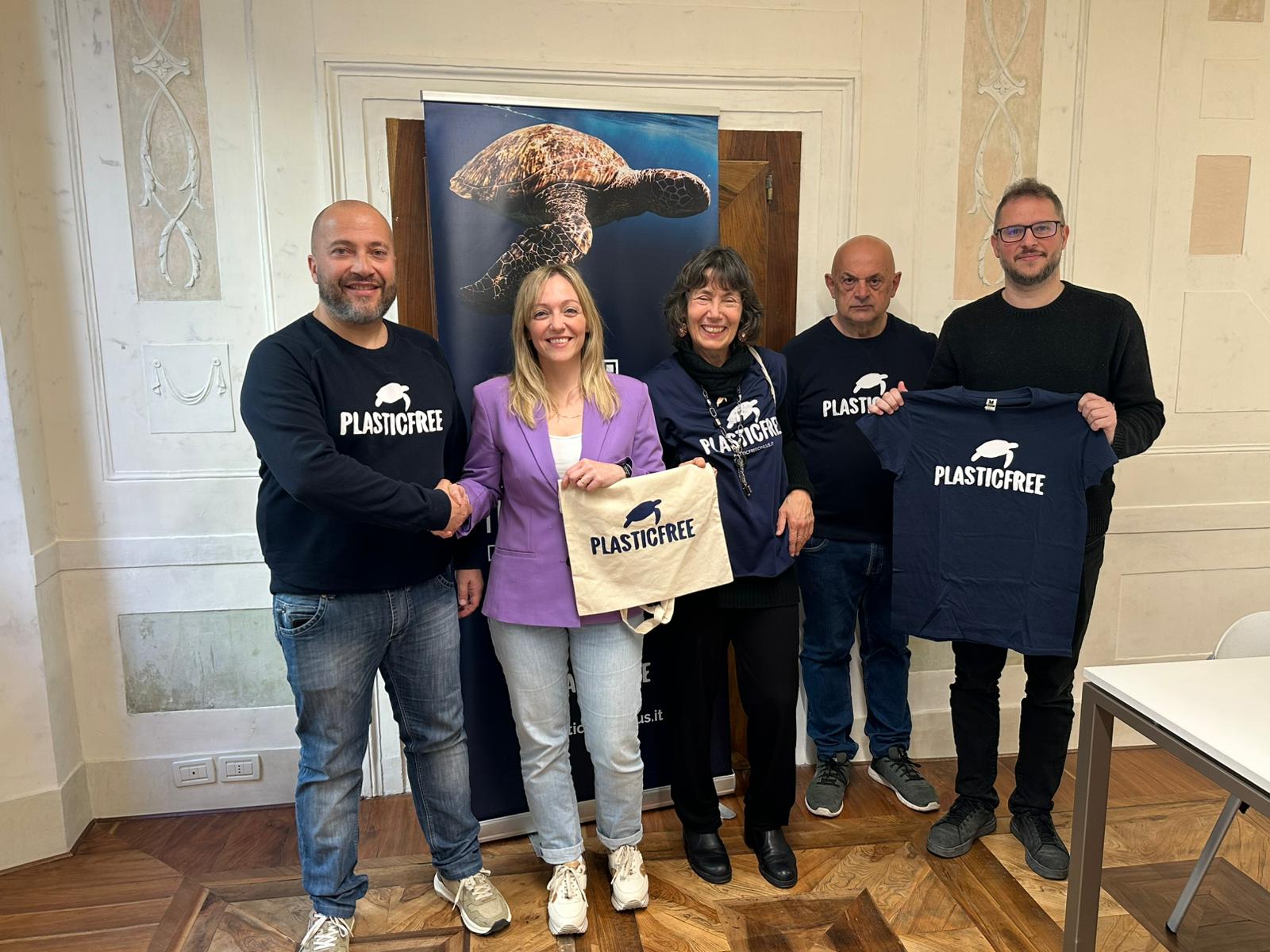 Firmato il protocollo di collaborazione fra il Consorzio e Plastic Free