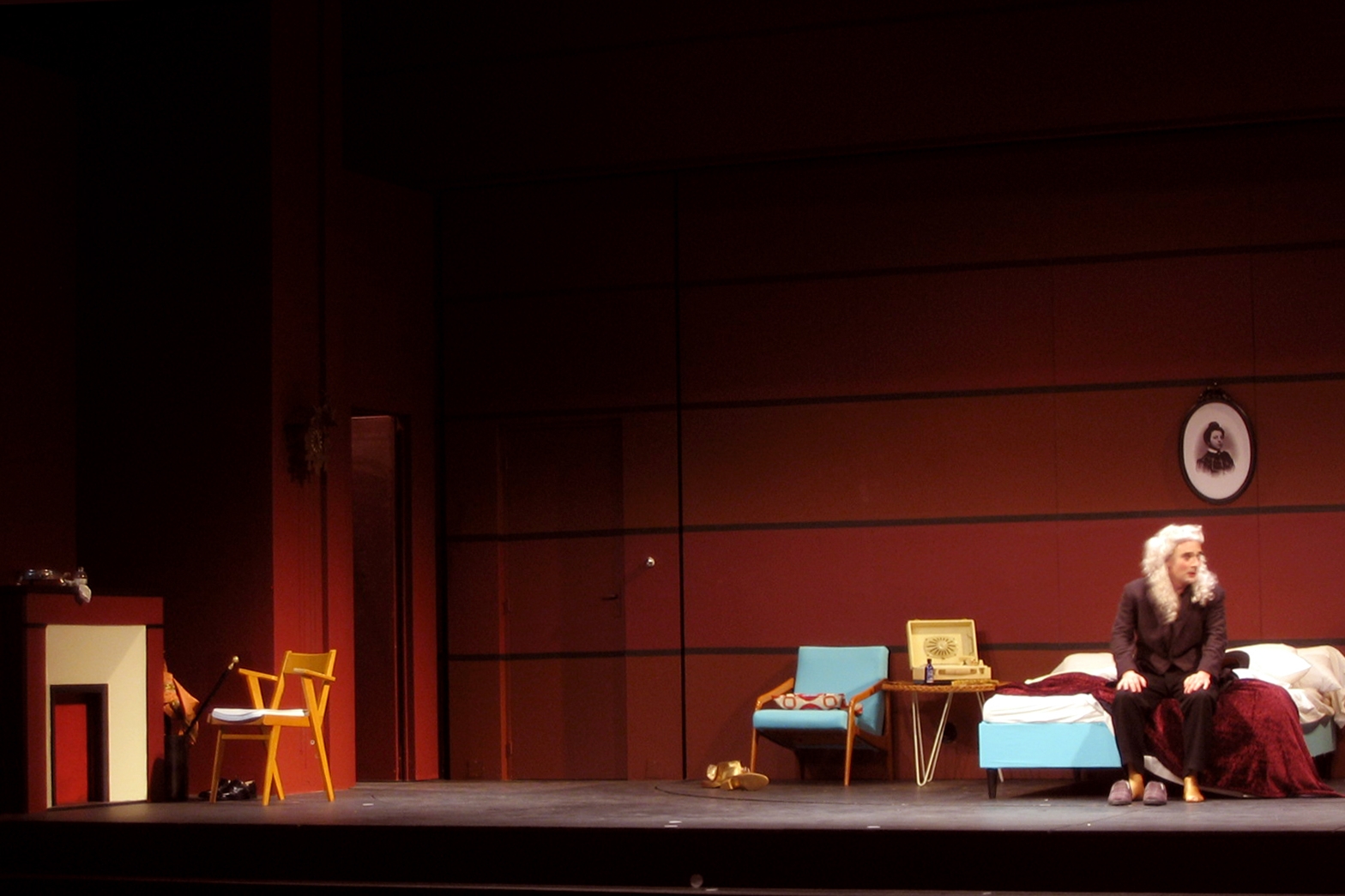 Photo de la scénographie de: Du Mariage au divorce. Théâtre de l'Ouest Parisien, Boulogne Billancourt. Mise en scène Laurent Laffargue.