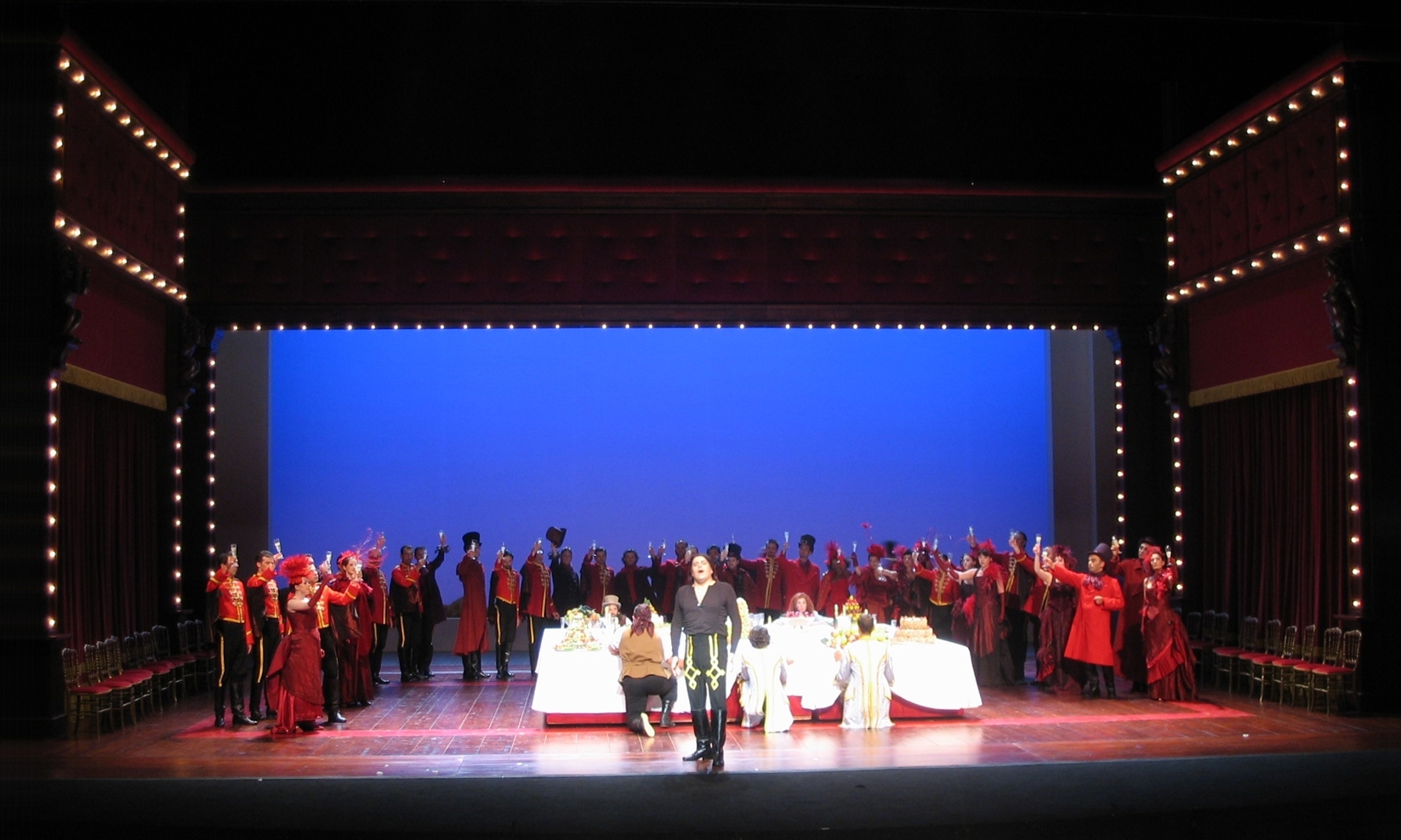 Photo de scénographie de l'opéra: Les Boréades. Opéra du Rhin, Strasbourg. Mise en scène Laurent Laffargue.