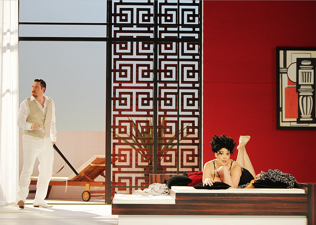 Photo de scénographie de l'opéra: Les noces de Figaro. Opéra de Bordeaux. Mise en scène Laurent Laffargue.